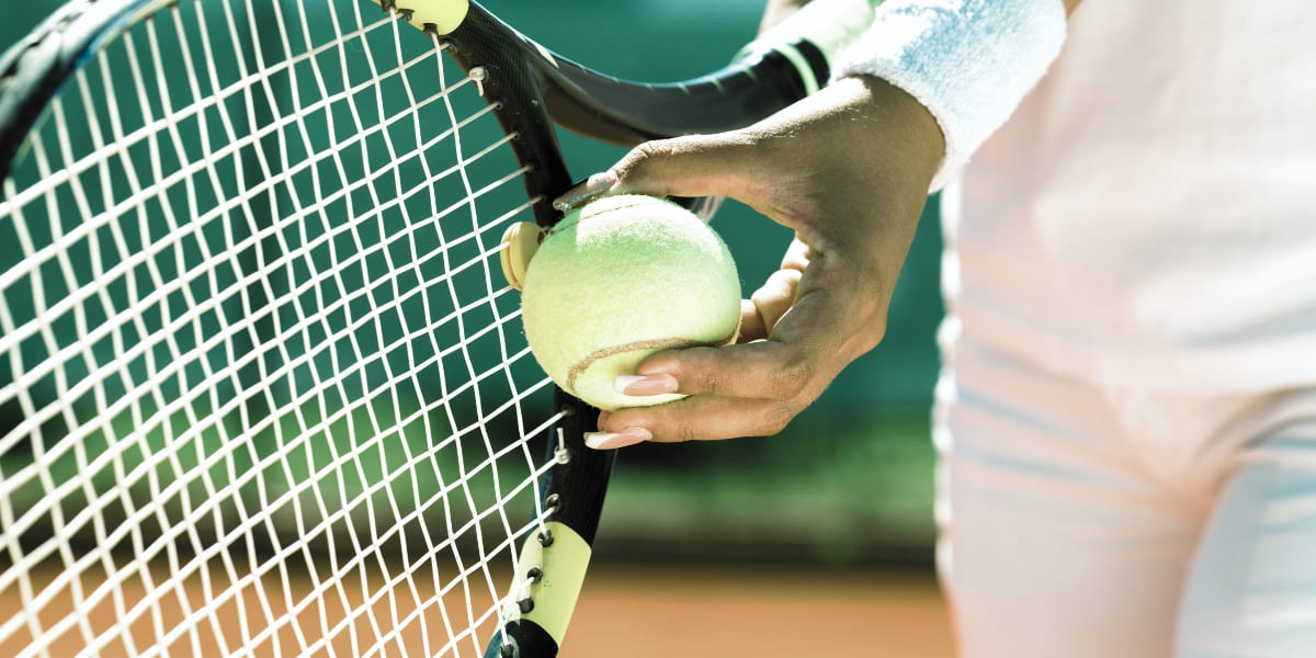 joueur qui va faire un service de tennis - le bon parieur