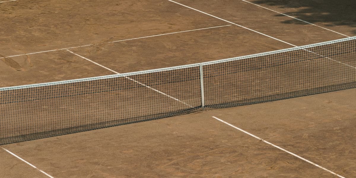terrain de tennis de terre battue - le bon parieur